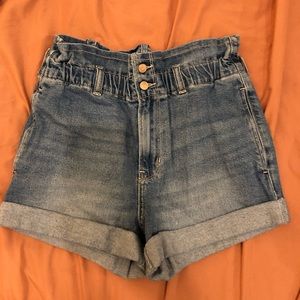Hollister jean shorts size 4/27
